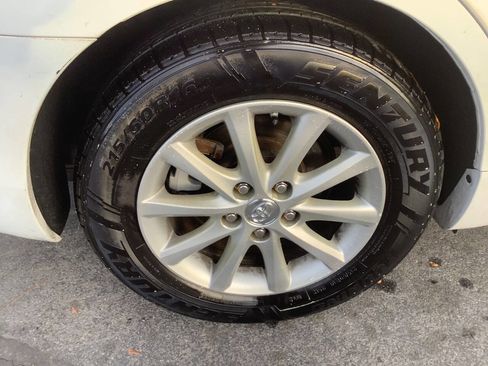 Used 2011 Toyota Camry XLE image 19