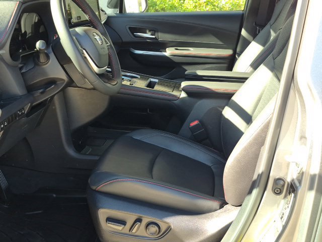 Used 2026 Toyota Sienna XSE FWD image 15