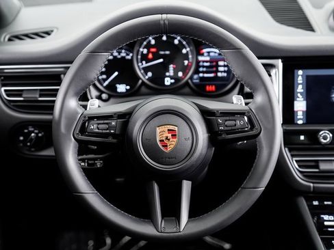 Used 2025 Porsche Macan image 13