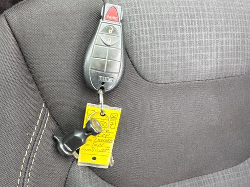 Used 2016 Jeep Cherokee Latitude w/ Safety/Convenience Group image 49