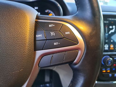 Used 2021 Jeep Grand Cherokee Limited w/ Sun & Sound Group RWD image 18