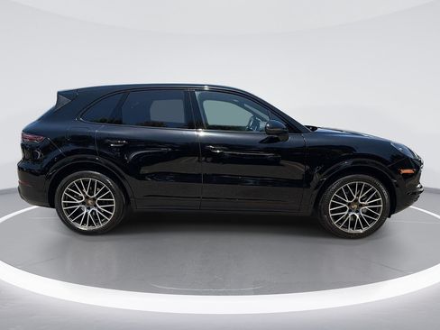 Used 2023 Porsche Cayenne AWD/4WD image 3
