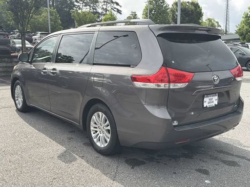 Used 2014 Toyota Sienna XLE FWD image 6