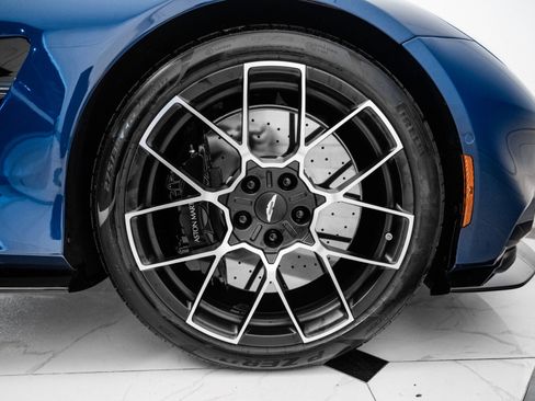 Used 2025 Aston Martin Vanquish image 50