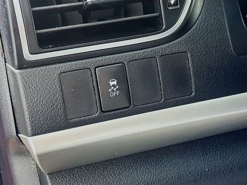 Used 2015 Toyota Camry SE FWD image 19