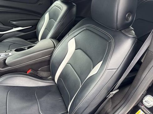 Used 2020 Chevrolet Camaro LT RWD image 15