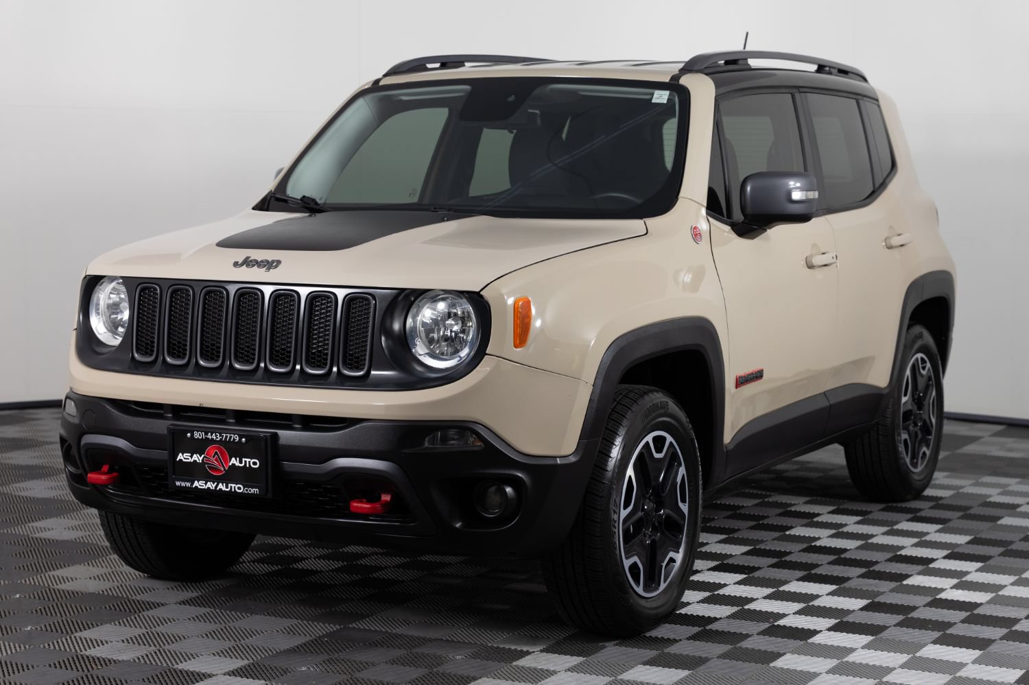 Used 2015 Jeep Renegade Trailhawk w/ Popular Equipment Group AWD/4WD image 2