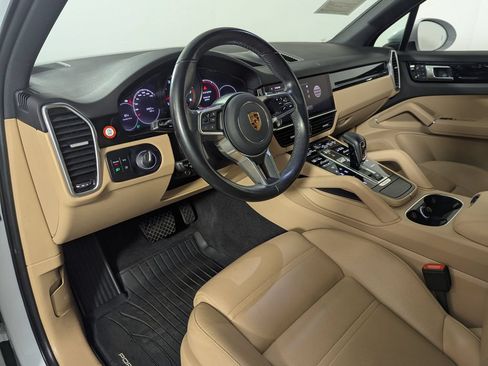 Used 2022 Porsche Cayenne AWD/4WD image 31