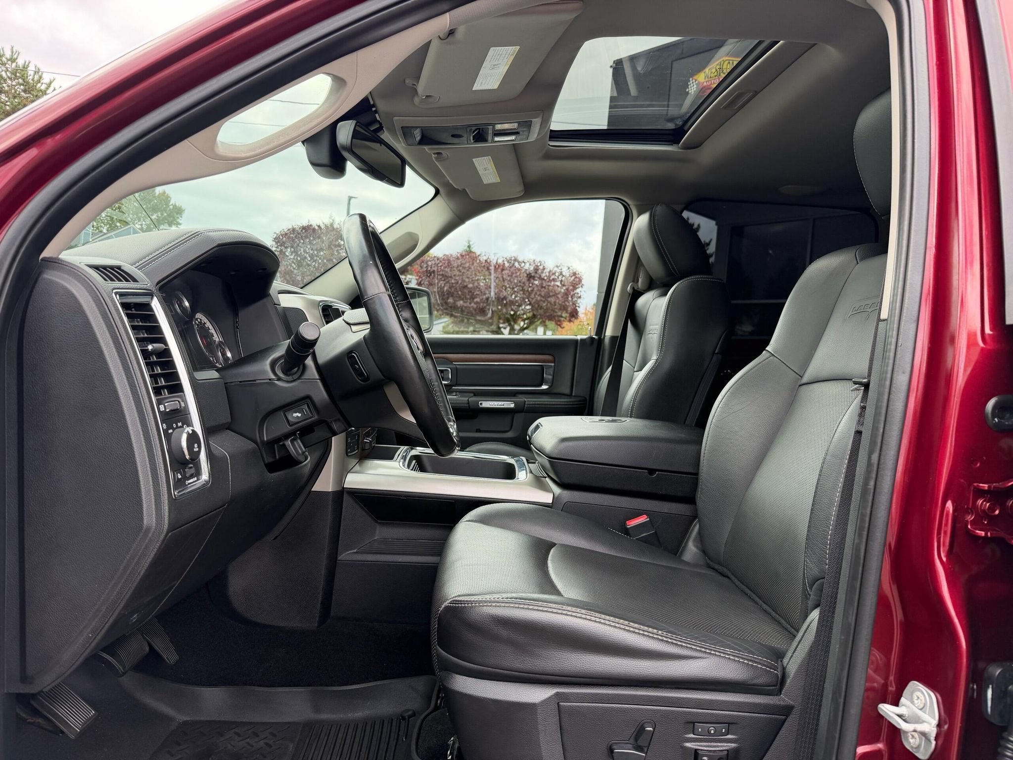Used 2016 RAM 1500 Laramie w/ Convenience Group AWD/4WD image 6