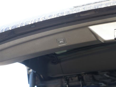 Used 2023 Chevrolet Suburban LT image 31