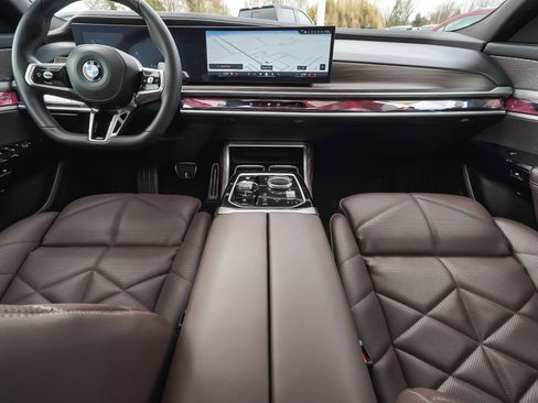 Used 2025 BMW 740i xDrive AWD/4WD image 39