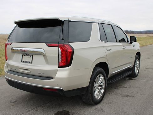 Used 2023 GMC Yukon SLT w/ SLT Luxury Package image 7