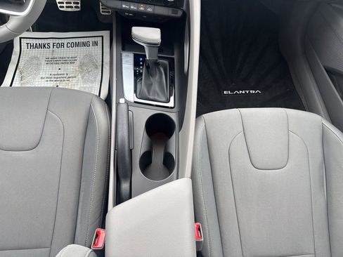 Used 2025 Hyundai Elantra Sport image 26