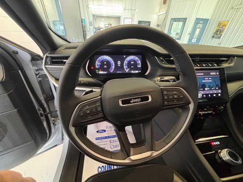 Used 2024 Jeep Grand Cherokee Altitude AWD/4WD image 22