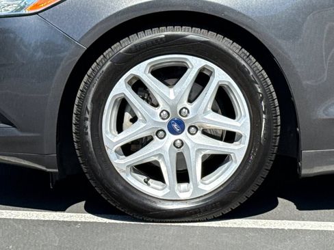 Used 2015 Ford Fusion SE FWD image 15