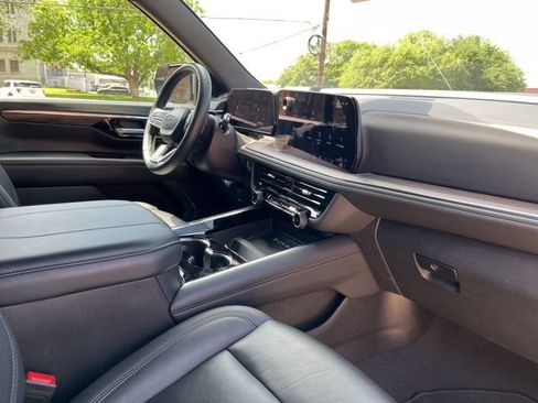 Used 2025 Chevrolet Tahoe Z71 AWD/4WD image 37