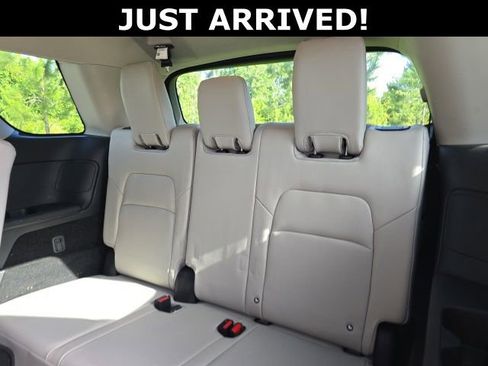 Used 2023 Nissan Pathfinder SL AWD/4WD image 10