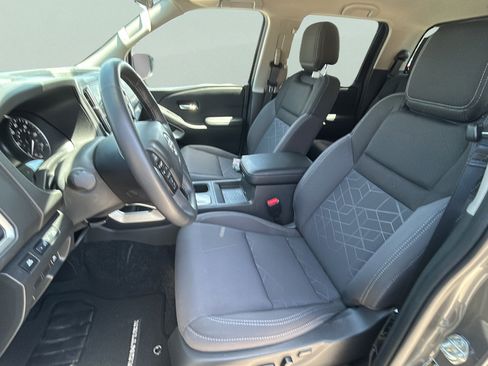 Used 2025 Nissan Frontier SV w/ SV Convenience Package RWD image 14