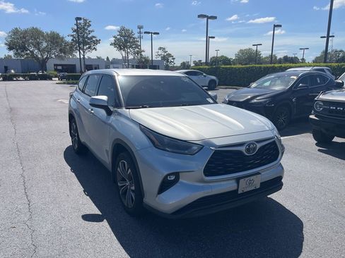 Used 2021 Toyota Highlander LE image 10