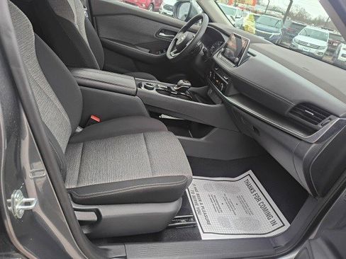 Used 2023 Nissan Rogue SV image 18