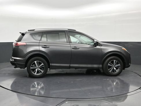 Used 2017 Toyota RAV4 XLE FWD image 6