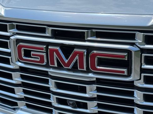 New 2026 GMC Yukon XL Denali w/ Denali Reserve Package AWD/4WD image 7