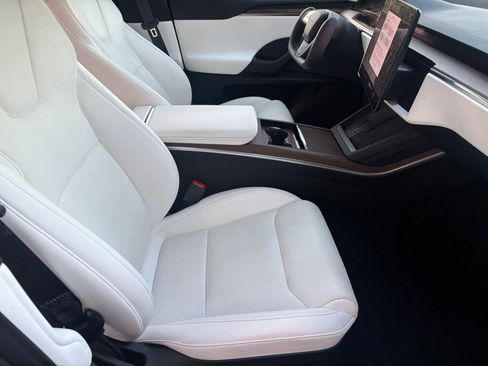 Used 2022 Tesla Model X image 11