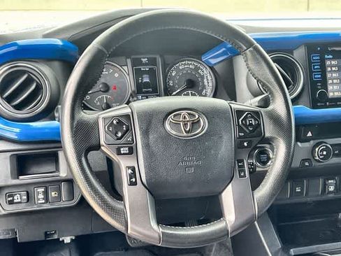 Used 2018 Toyota Tacoma TRD Off-Road RWD image 17