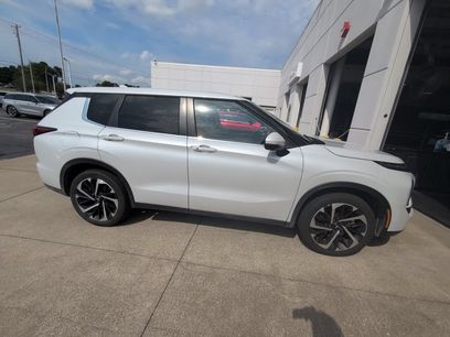 Used 2023 Mitsubishi Outlander SE