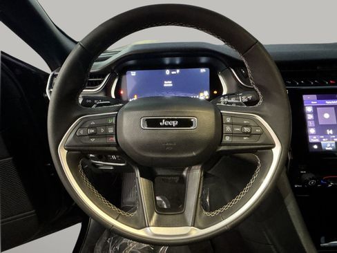 Used 2025 Jeep Grand Cherokee Laredo X image 27