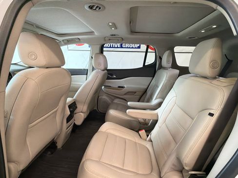 Used 2019 GMC Acadia Denali w/ Technology Package FWD image 17