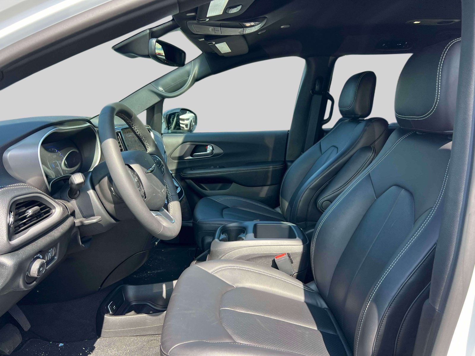 Used 2026 Chrysler Pacifica Select FWD image 13