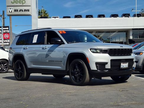 Used 2023 Jeep Grand Cherokee L Laredo AWD/4WD image 34