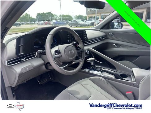 Used 2025 Hyundai Elantra Sport FWD image 23