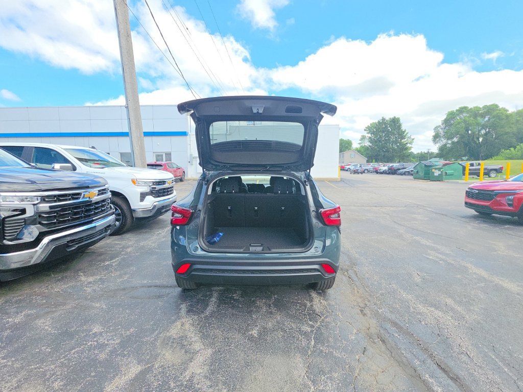 New 2026 Chevrolet Trax LS w/ LS Convenience Package FWD image 8