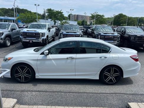 Used 2017 Honda Accord Sport image 6