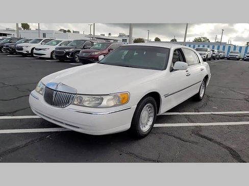 Used 2001 Lincoln Town Car Executive image 34