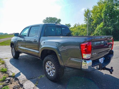 Used 2016 Toyota Tacoma SR5 w/ SR5 Appearance Package (SN) AWD/4WD image 5