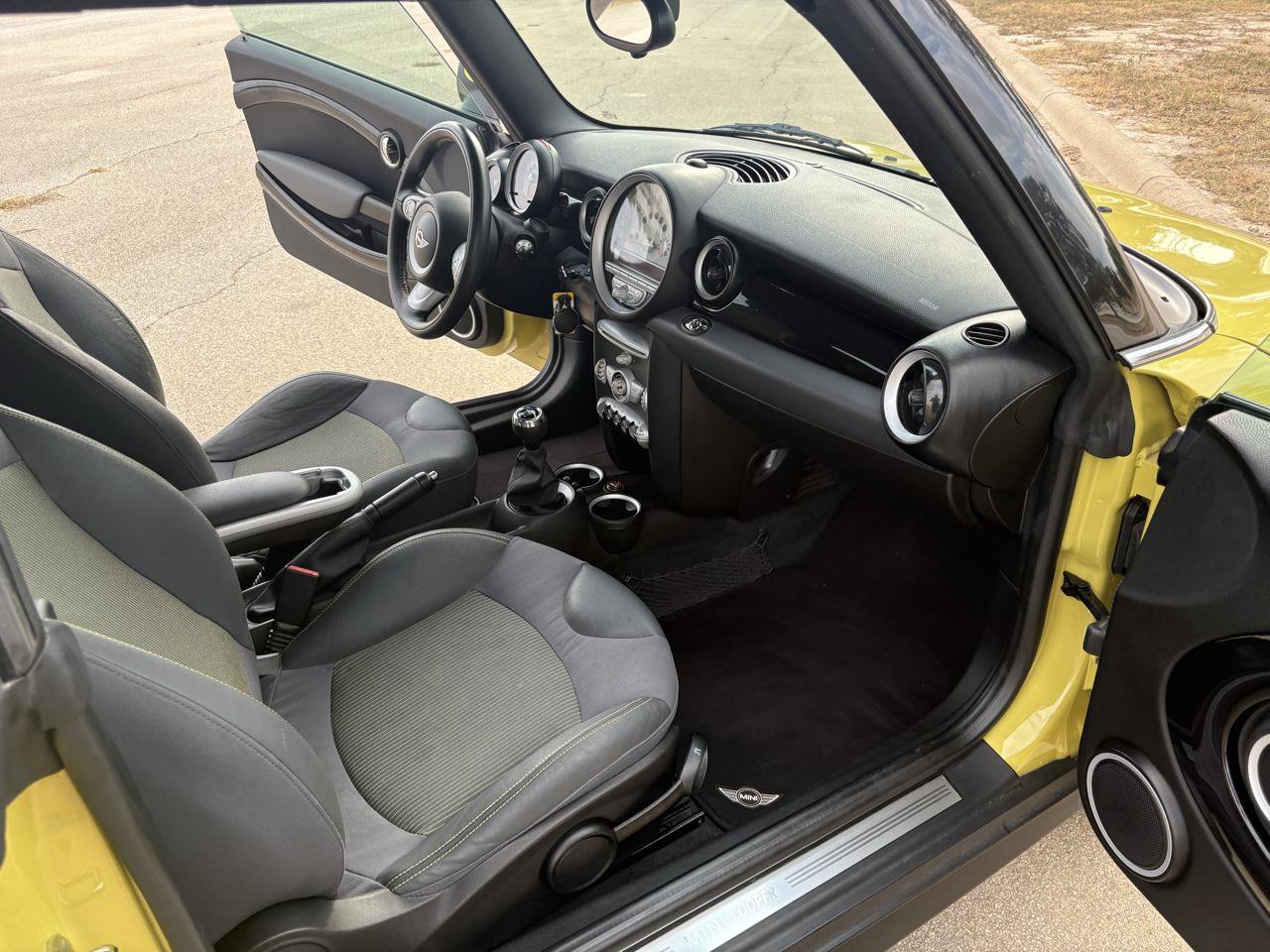 Used 2009 MINI Cooper Convertible FWD image 31