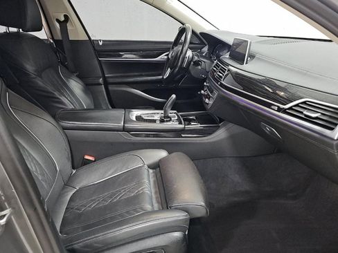 Used 2022 BMW 740i xDrive w/ Premium Package AWD/4WD image 5