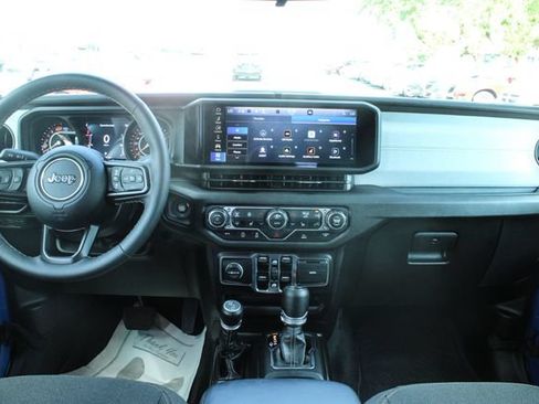 Used 2025 Jeep Wrangler Unlimited Sport AWD/4WD image 15