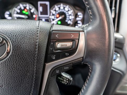 Used 2018 Toyota Land Cruiser image 25