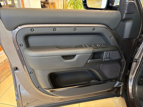 Used 2025 Land Rover Defender 110 AWD/4WD image 19