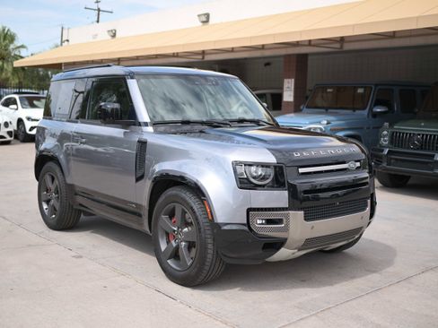 Used 2021 Land Rover Defender 90 X image 3
