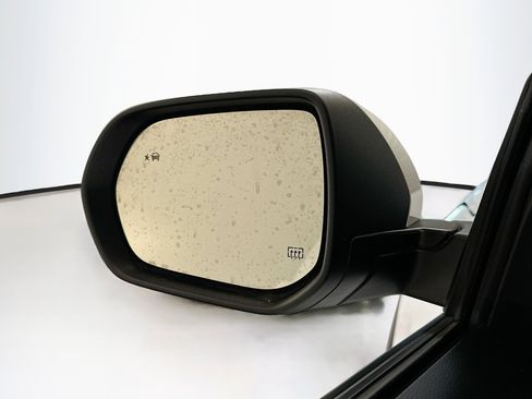 Used 2025 Chevrolet Equinox LT w/ Convenience Package II image 16