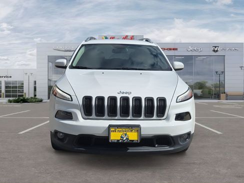 Used 2017 Jeep Cherokee Latitude FWD image 8