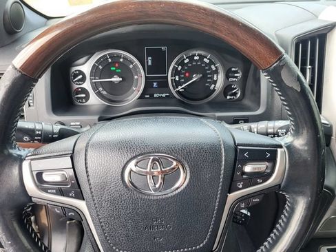 Used 2018 Toyota Land Cruiser w/ Preferred Accessory Package AWD/4WD image 15