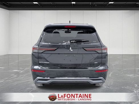 New 2026 Mitsubishi Outlander SEL image 4