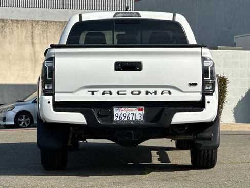 Used 2022 Toyota Tacoma TRD Off-Road w/ Technology Package image 8