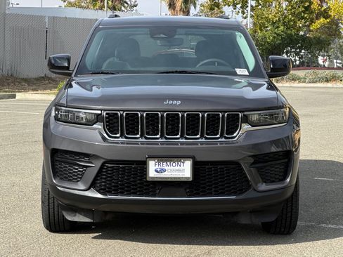 Used 2023 Jeep Grand Cherokee Laredo image 9